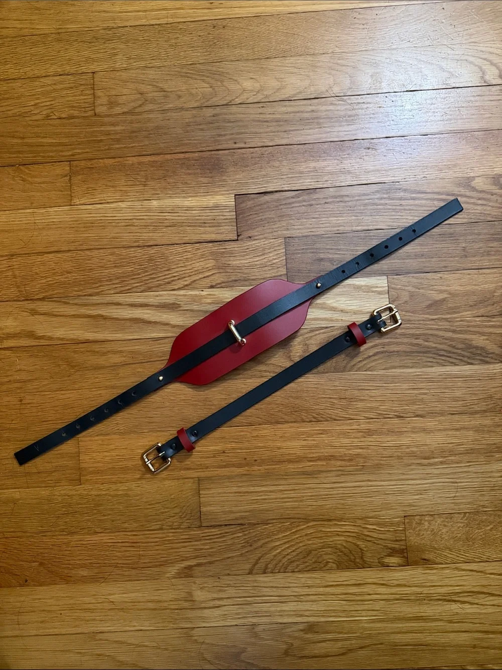 NWOT Elf Zhou London Red and Black Leather Waist Belt with Gold Hardware